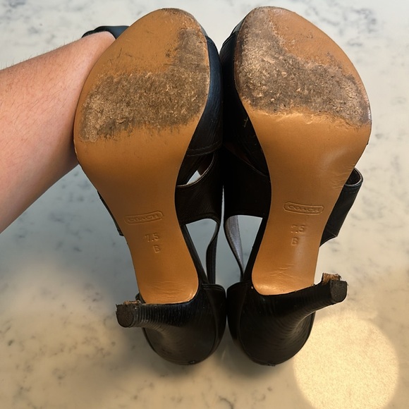 Coach Adelle Leather Crossover Strap Heel. - Picture 6 of 7